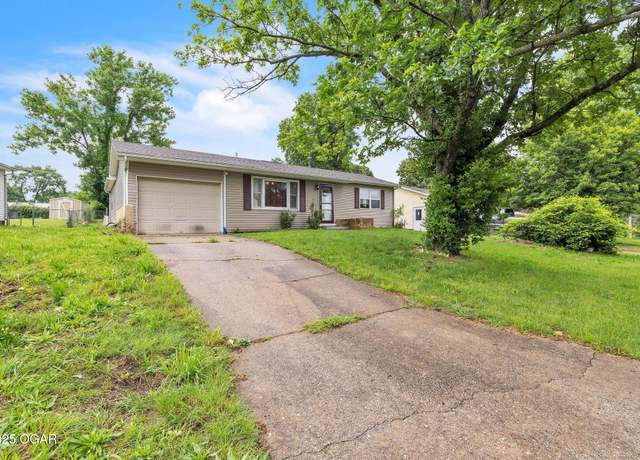 Property at 1426 Greenwood Blvd, Neosho, MO 64850, 4 beds, 2 baths