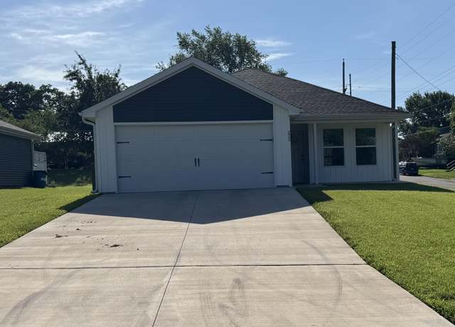 Property at 223 S Galena Ave, Joplin, MO 64801, 3 beds, 2 baths