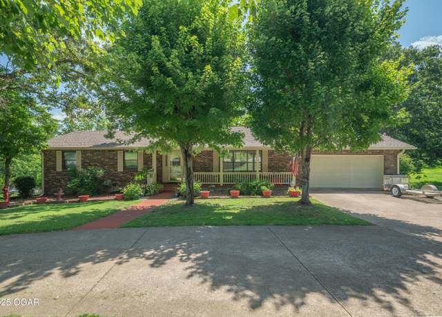 Property at 2111 S High St, Neosho, MO 64850, 4 beds, 3 baths