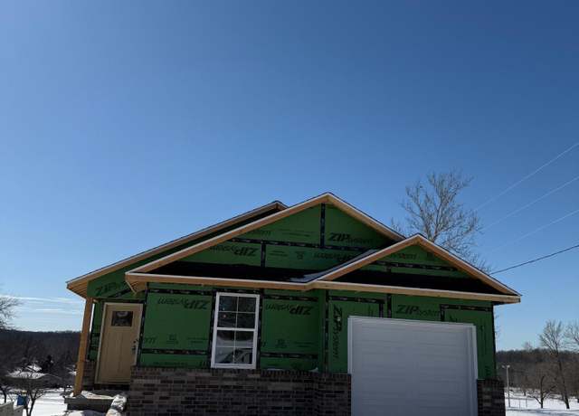 Property at 2002 Quincy St, Joplin, MO 64801, 2 beds, 2 baths