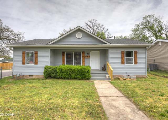 Property at 2017 N Florida Ave, Joplin, MO 64801, 3 beds, 2 baths