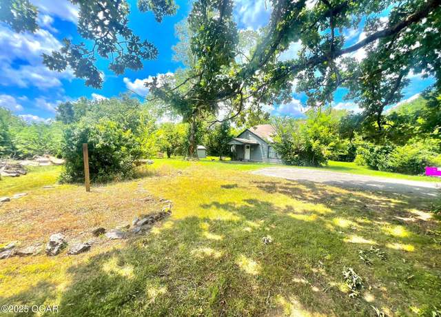 Property at 3920 Hylton Dr, Joplin, MO 64801, 3 beds, 3 baths