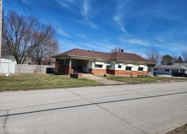 Property at 300 N Lincoln St, Neosho, MO 64850, 2 beds, 1 bath