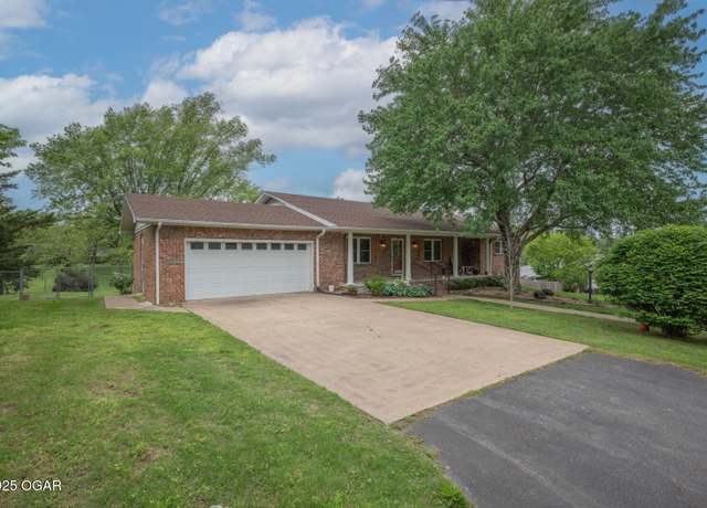 Property at 802 Hawthorne Dr, Neosho, MO 64850, 3 beds, 2.5 baths