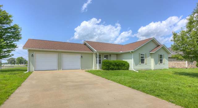 Photo of 1445 Wyndham Ln, Carthage, MO 64836