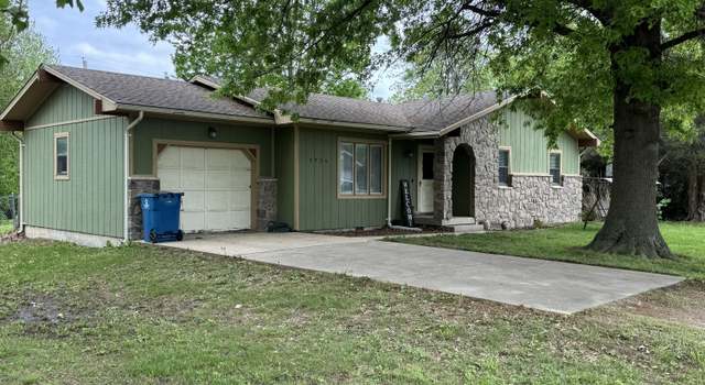 Photo of 1926 Wynwood Dr, Carthage, MO 64836