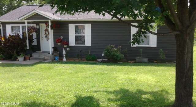 Photo of 811 N Elloitt St, Webb City, MO 64870