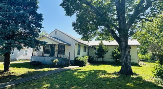 Photo of 1926 S Main St, Carthage, MO 64836