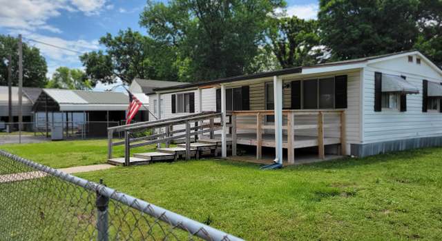 Photo of 401 E Daugherty St, Carterville, MO 64835