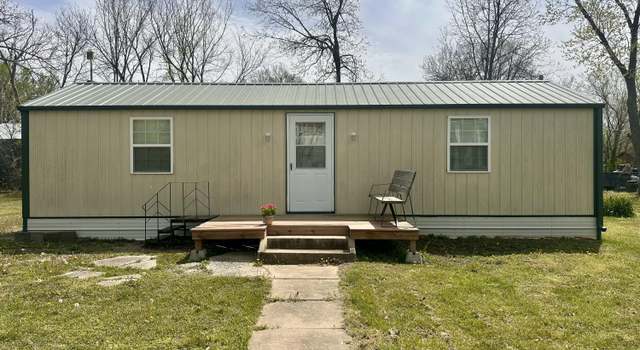 Photo of 305 W Pine St, Cherokee, KS 66724