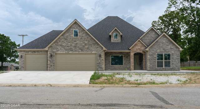 Photo of 101 Van Dusen Dr, Carl Junction, MO 64834