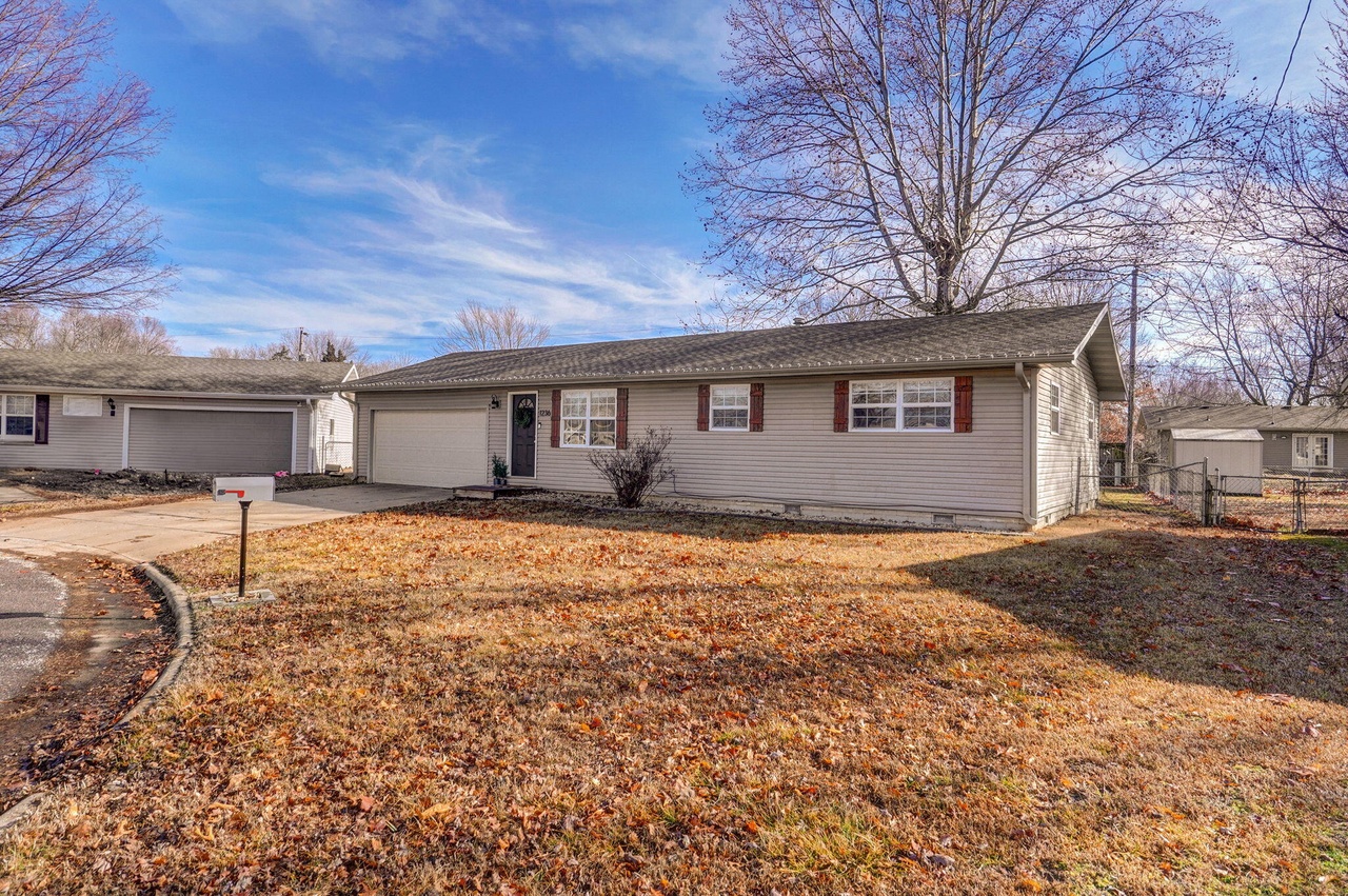 1236 n hillcrest ave springfield mo 65802 mls 60261017 redfin