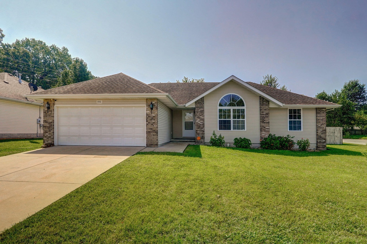 902 W Dustin Ln, Nixa, MO 65714 | MLS# 60258092 | Redfin