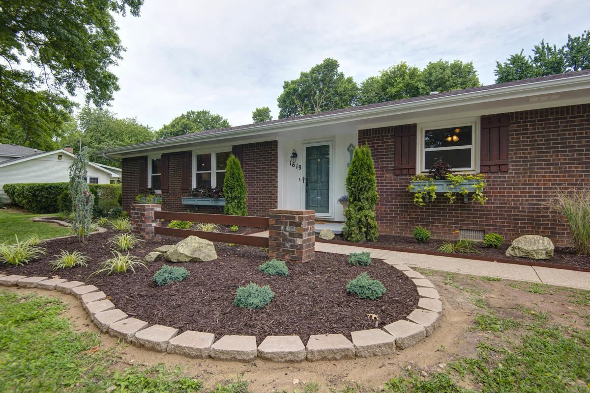 1619 E Holiday St, Springfield, MO 65804