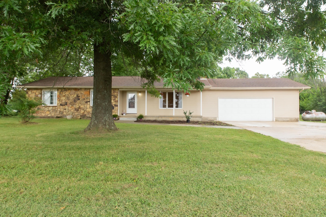 410 E Bumgarner Blvd, Strafford, MO 65757