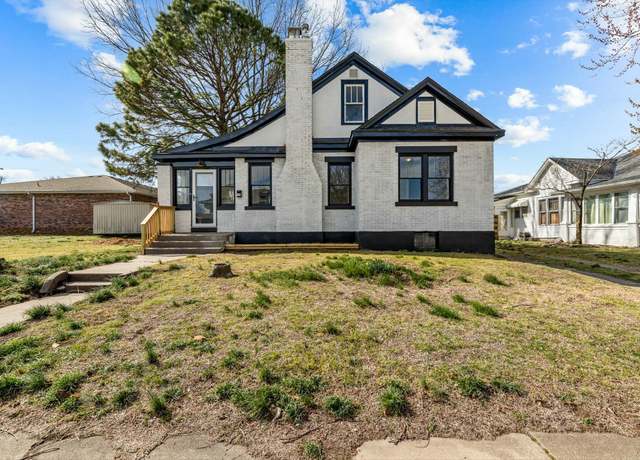 Property at 110 W Locust St, Aurora, MO 65605, 3 beds, 1.5 baths