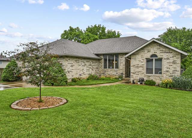Property at 2239 W Hanover St, Springfield, MO 65807, 3 beds, 2 baths