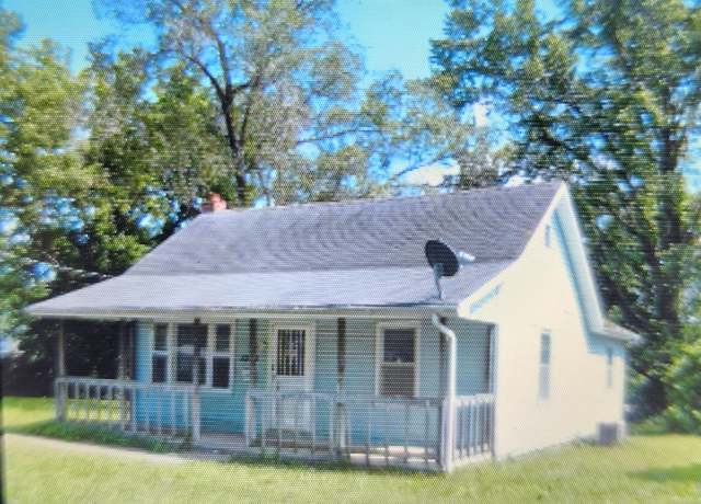 Property at 1208 W Fair Play St, Bolivar, MO 65613, 2 beds, 1 bath