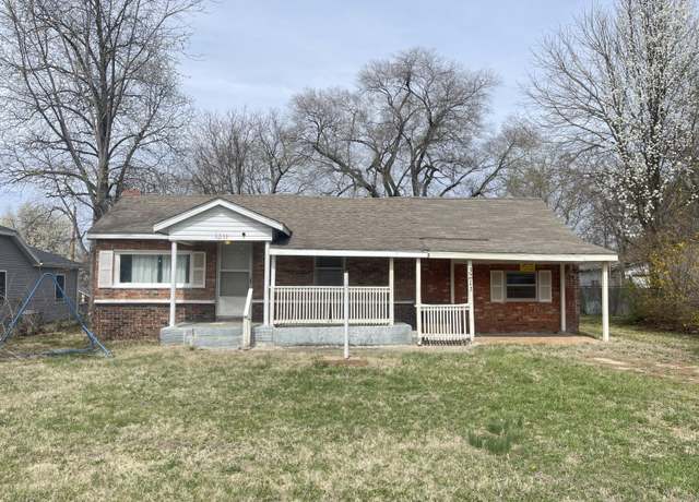 Property at 3211 W Madison St, Springfield, MO 65802, 2 beds, 1.5 baths