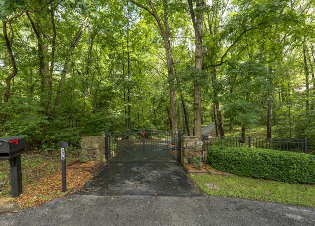 Property at 636 Crader Ct, Springfield, MO 65802, 3 beds, 3 baths