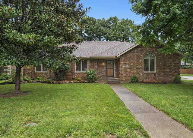 Property at 4027 W Woodland St, Springfield, MO 65807, 3 beds, 2 baths