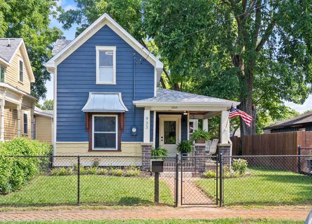 Property at 933 W Pershing St, Springfield, MO 65806, 3 beds, 2 baths