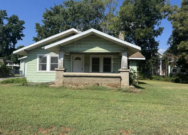 Property at 205 S Lillian Pl, Bolivar, MO 65613, 2 beds, 1 bath