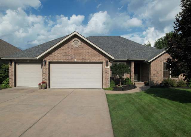 Property at 1448 Glade Ave, Springfield, MO 65802, 4 beds, 2.5 baths