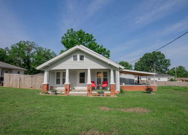 Property at 503 S Hays St, Stockton, MO 65785, 2 beds, 1 bath