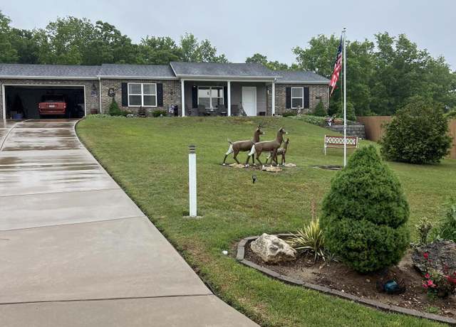 Property at 156 Hackberry Ln, Branson, MO 65616, 3 beds, 2 baths
