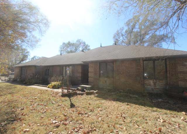 Property at 1819 Pleasant Hill Rd, Seymour, MO 65746, 4 beds, 3 baths