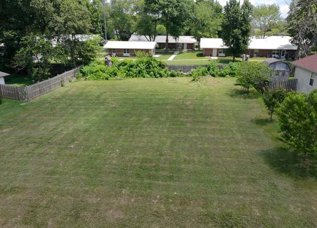Property at 306 Park Cir, Sparta, MO 65753