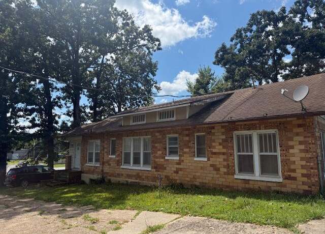 Property at 821 E Main St, Willow Springs, MO 65793, 3 beds, 3.5 baths