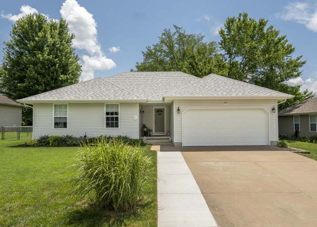 Property at 3954 W Portland St, Springfield, MO 65807, 3 beds, 2 baths