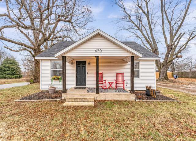 Property at 670 N Pine St, Marshfield, MO 65706, 3 beds, 1 bath