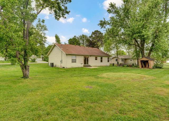 Property at 305 N Fairway Ave, Nixa, MO 65714, 3 beds, 2 baths
