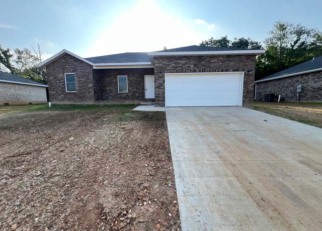 Property at 1911 Gobbler Ct, West Plains, MO 65775, 3 beds, 2 baths