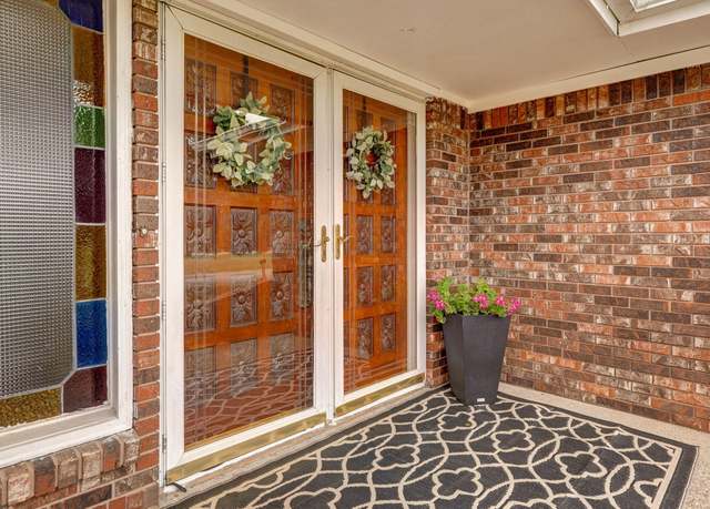 Property at 1206 Parkway Dr, Mt Vernon, MO 65712, 4 beds, 2.5 baths