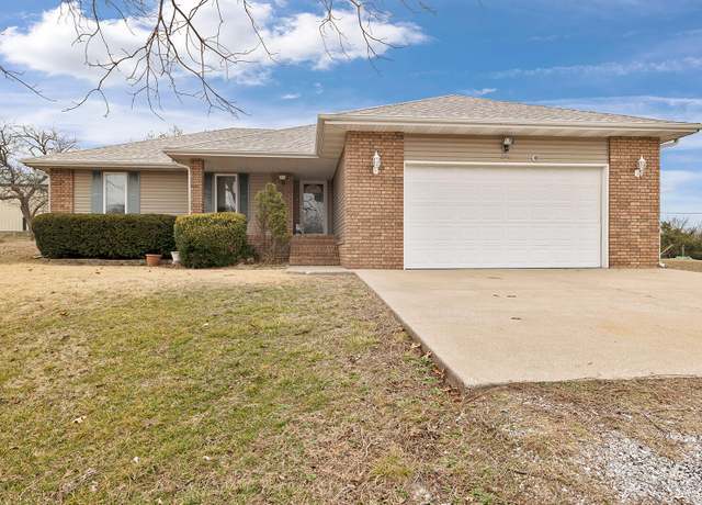Property at 846 S Linden Ave, Sparta, MO 65753, 3 beds, 2 baths