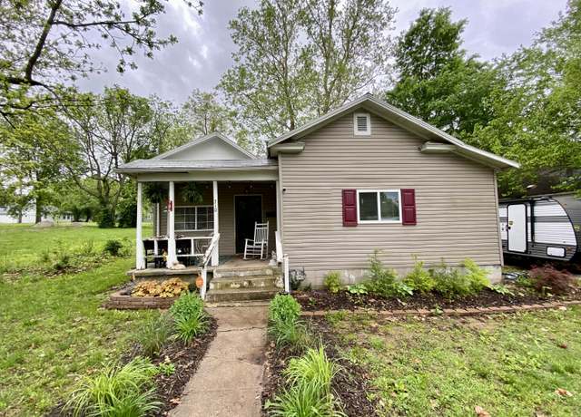 Property at 310 W Delta St, Aurora, MO 65605, 3 beds, 2 baths