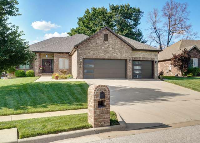 Property at 2315 W Darby St, Springfield, MO 65810, 3 beds, 2 baths