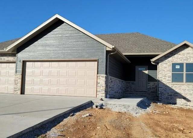 Property at 653 W Pinewood St, Nixa, MO 65714, 3 beds, 2 baths