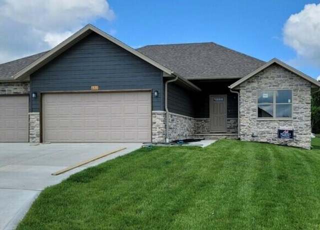 Property at 653 W Pinewood St, Nixa, MO 65714, 3 beds, 2 baths