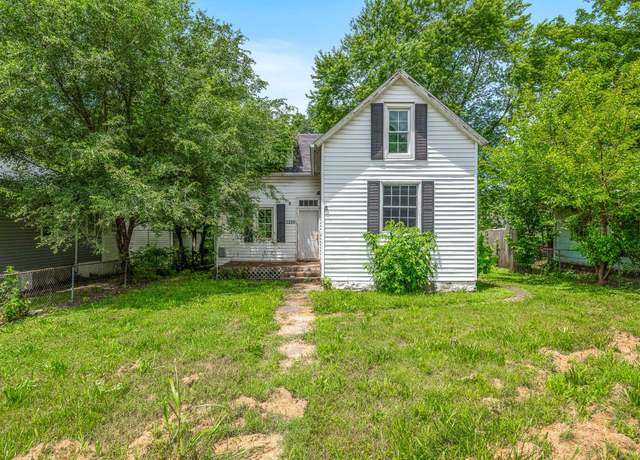 Property at 2225 N National Ave, Springfield, MO 65803, 3 beds, 1.5 baths