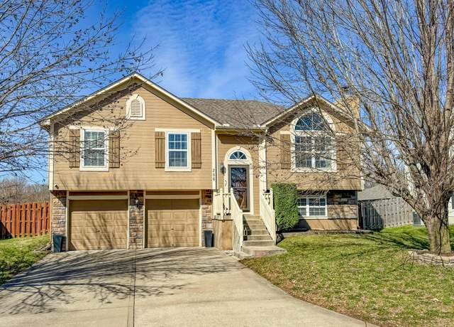 Property at 206 NW Michael Dr, Grain Valley, MO 64029, 3 beds, 2 baths