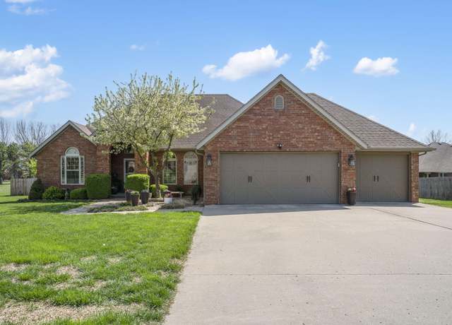 Property at 1701 Twin Oaks Dr, Monett, MO 65708, 4 beds, 2 baths