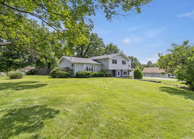 Property at 100 W Bumgarner Blvd, Strafford, MO 65757, 4 beds, 3 baths