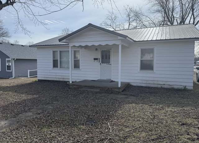 Property at 606 W Olive St, Bolivar, MO 65613, 2 beds, 1 bath