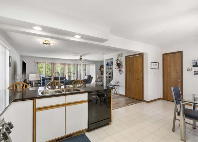 Property at 1901 Paradise Landing Rd #1, Kimberling, MO 65686, 2 beds, 2.5 baths