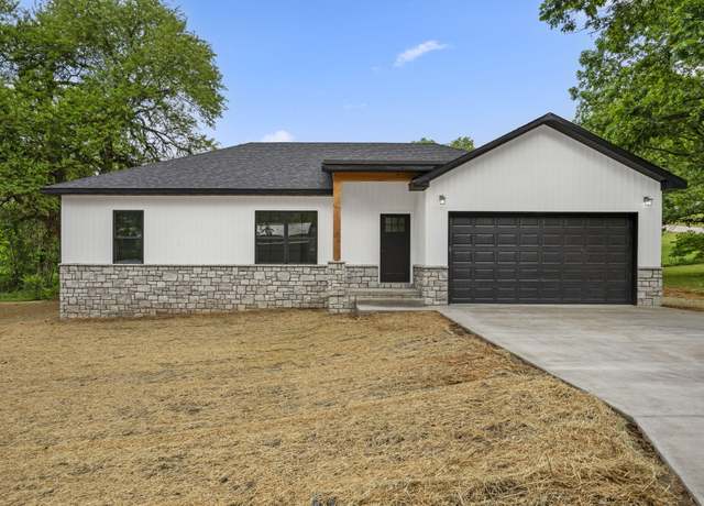 Property at 806 Iris Ave, Crane, MO 65633, 3 beds, 2 baths